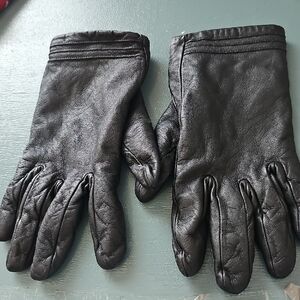 Womens Black Leather Gloves. Size 8 Good Used Condion